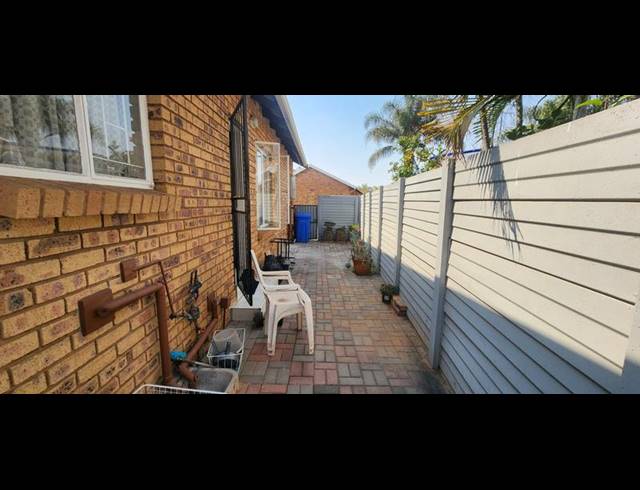 2 BEDROOM TOWNHOUSE FOR SALE IN NINAPARK